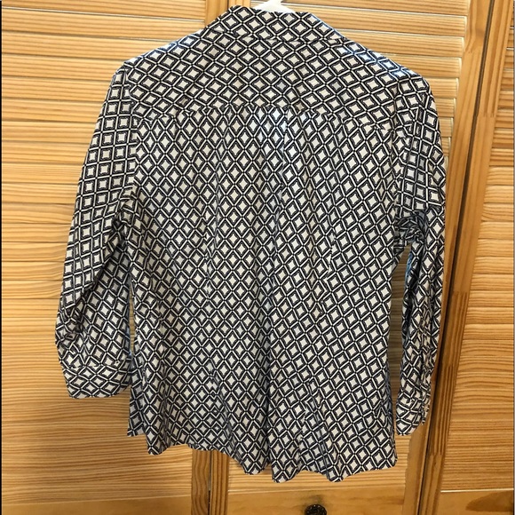 Talbots wrinkle resistant button down blouse. - Picture 3 of 3